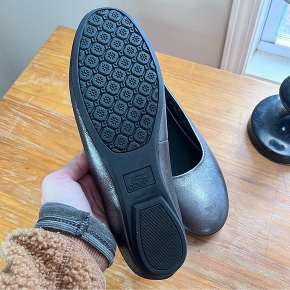 Abeo PRO Cambridge Round Toe Metallic Leather Flats - Picture 12 of 13